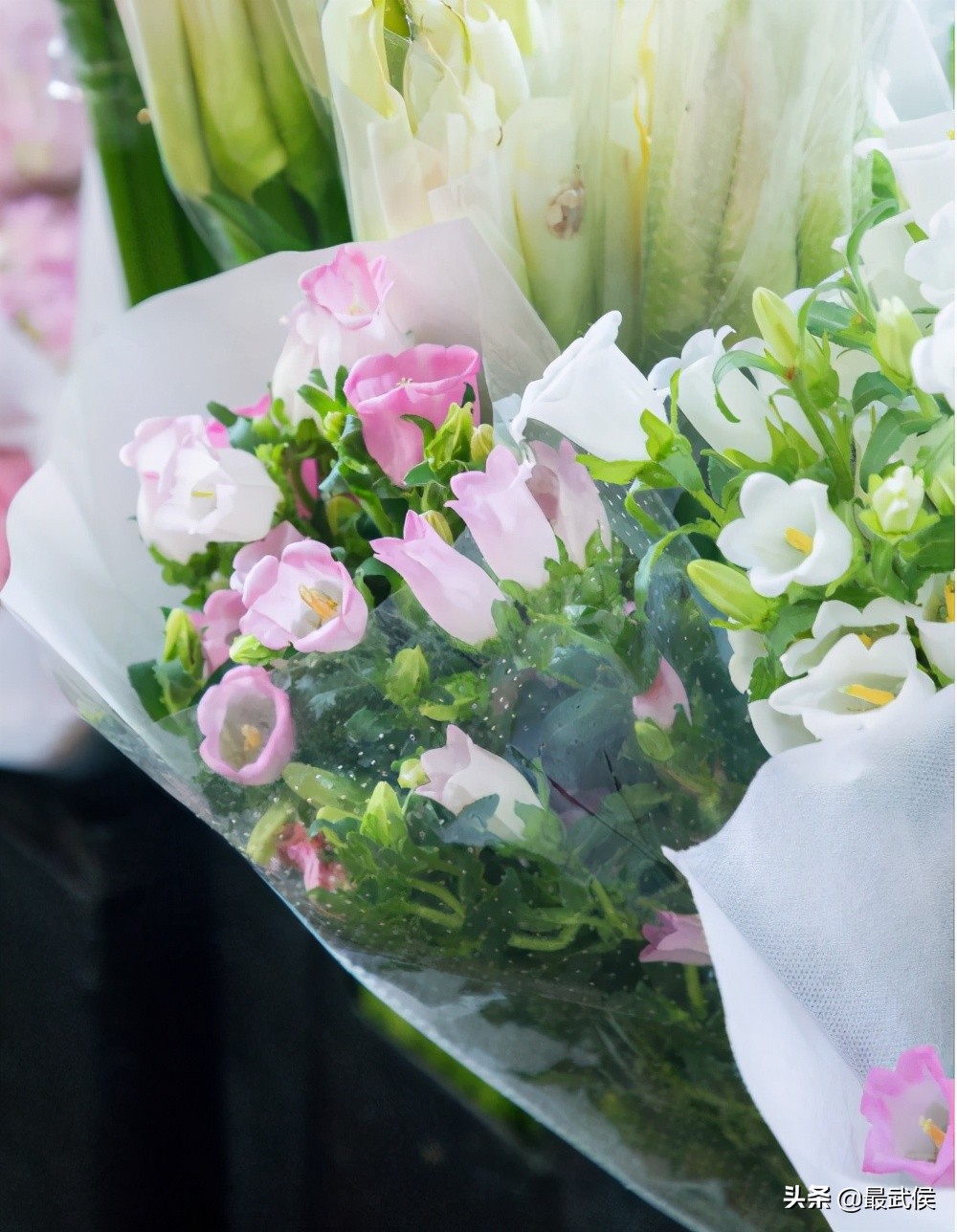 成都便宜的大花市,成都街边卖花一元一束