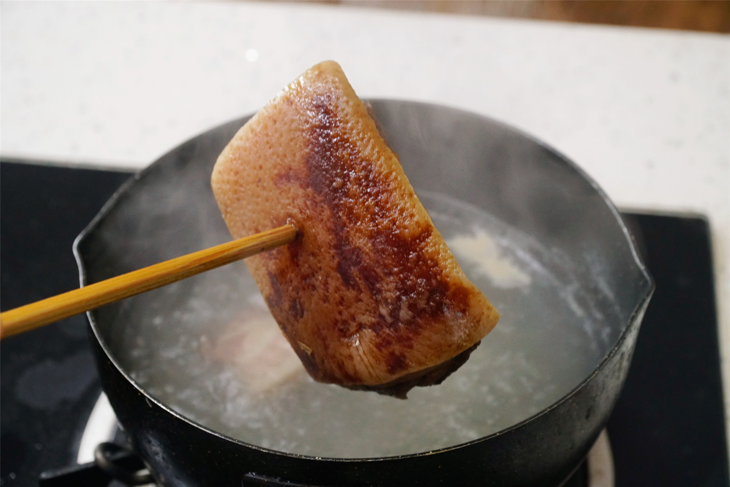 腊肉怎么炒能放时间长,炒腊肉放油不