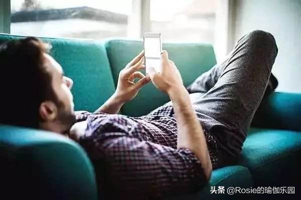 方领衣服肩带老是往下掉怎么办,穿衣服领口老是往下掉