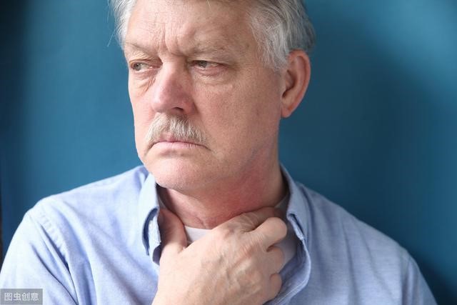 喉咙一侧带着耳朵疼会不会是癌症,耳朵后面疼是癌症早期信号