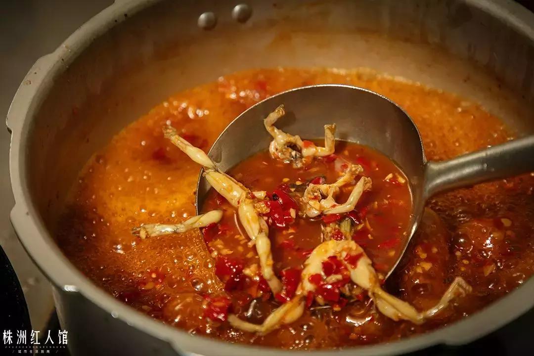 无言的年轮,嘴角的油渍,忆不尽的是陈旧时光。