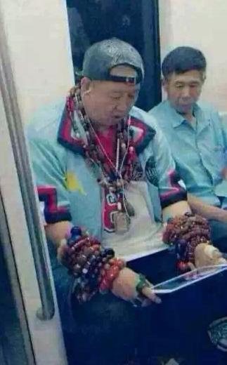 北京城中不是景点，却中外游客如云的地方—潘家园