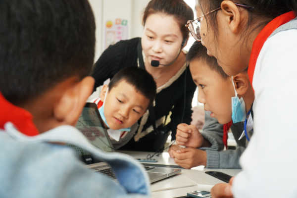 吴忠市这所百年小学插上“互联网+”翅膀