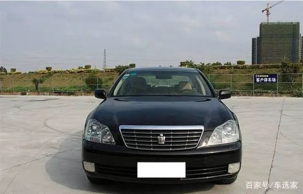 10万左右的丰田皇冠,花10多万买二手豪车划算吗