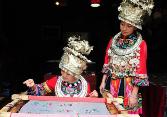 育碧真的帮助修复巴黎圣母院了吗,育碧设计师修复巴黎圣母院