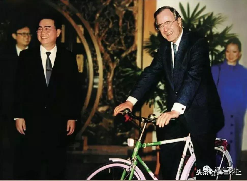 怎样评价老布什和芭芭拉的爱情,老布什和妻子芭芭拉