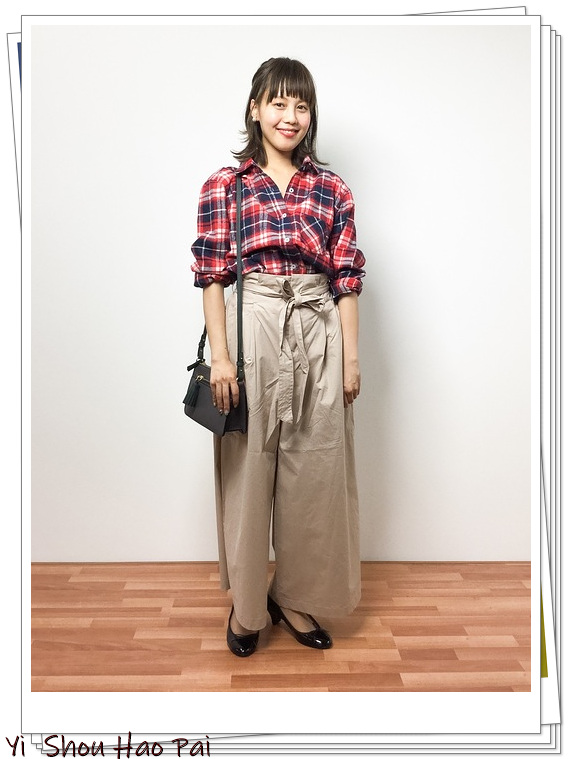 红色小格子衬衫女长袖时尚穿搭,红色格子衬衫配什么颜色裤子好看