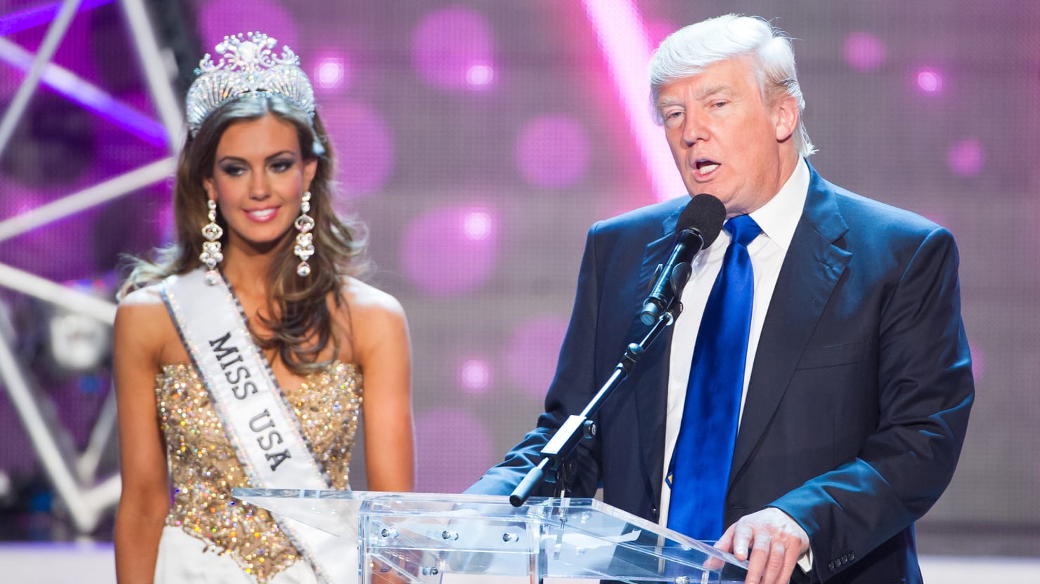 特朗普被曝强吻女职员？他的性骚扰黑历史还多着呢