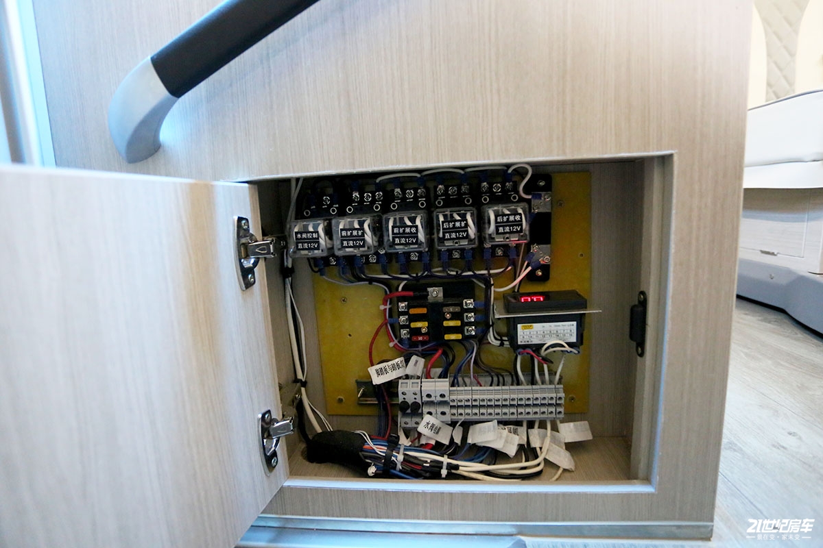 最新国产依维柯欧胜四驱房车,依维柯欧胜6.5吨悬挂