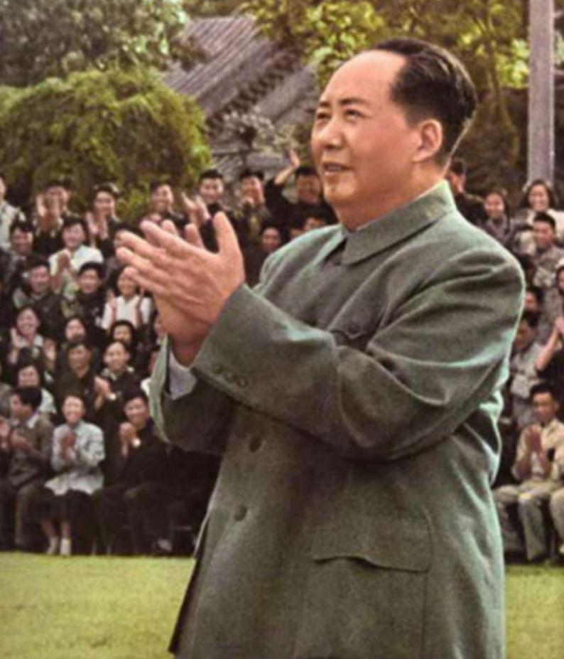 1961年,*少奇刘**参观韶山冲,指着毛主席故居门匾说道:这个字不妥