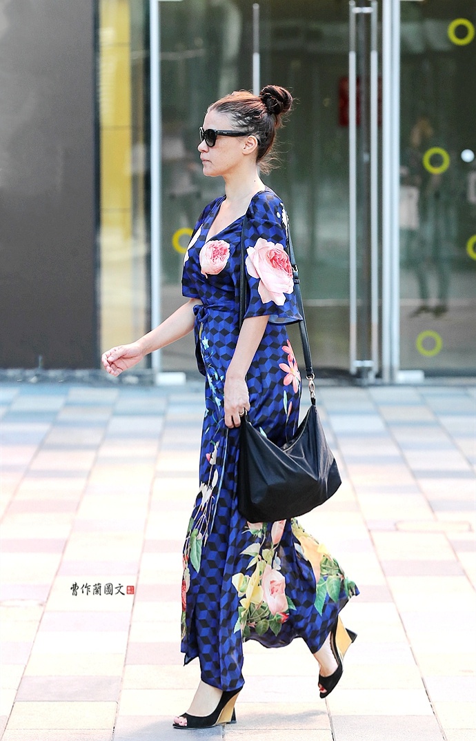 美女街拍尖头平底鞋,街拍夏季鱼嘴鞋