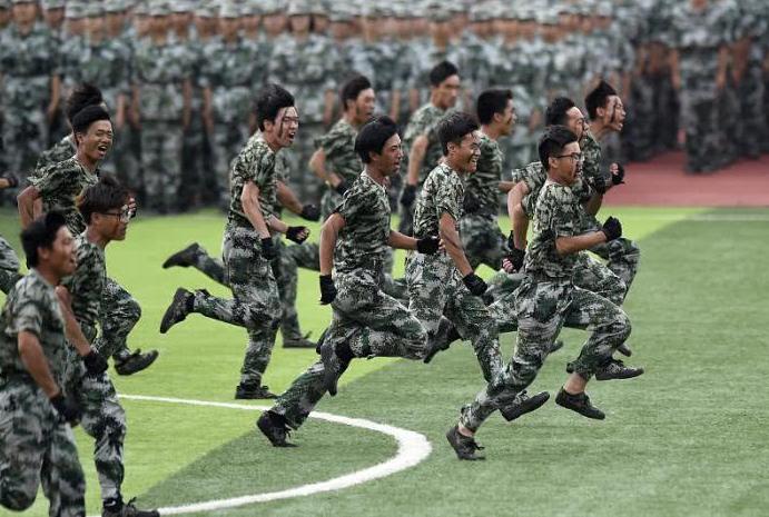 专科生大二去当兵好不好,专科大二去当兵可以一直当嘛