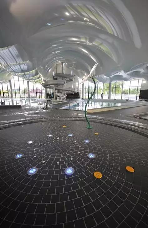 现代又根植于传统的瓦尔德斯卡普温泉中心