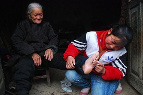 缠脚老奶，如今不再