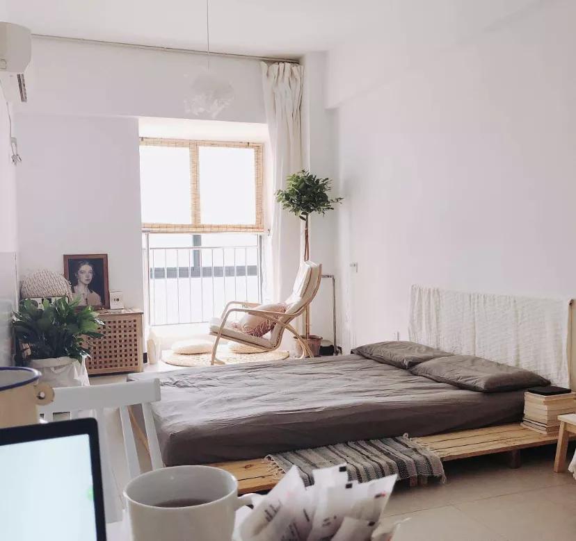 床头柜收纳除了放床头还可以放哪,床头柜里怎么收纳最合理