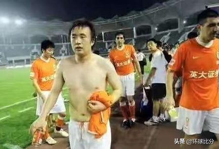女足球员脱衣庆祝,女足晒腹肌男足躺枪
