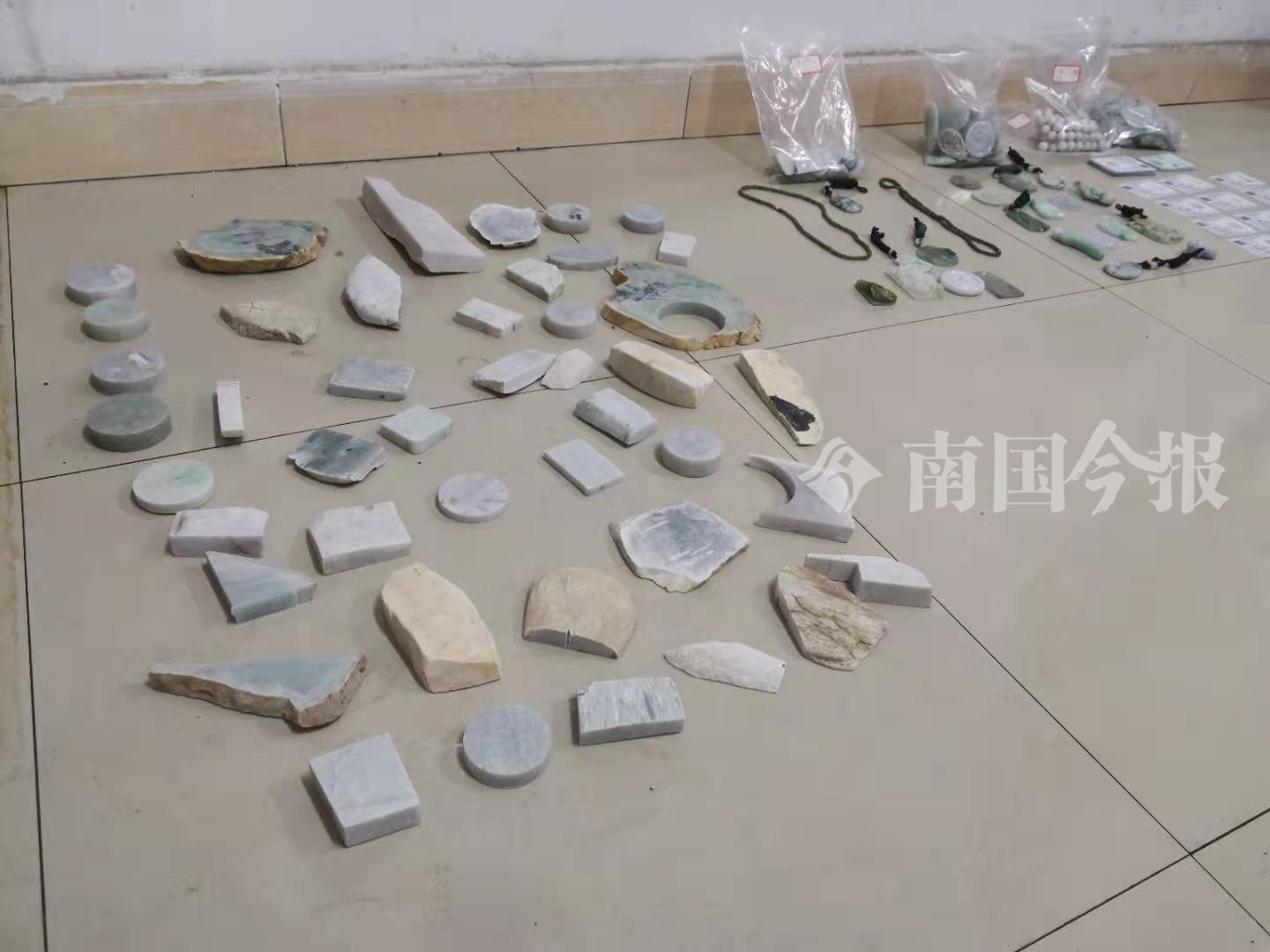 被美女拉入赌石直播间，广西男子身家输光还在喊“宝宝”，柳州警方破获特大赌石“杀猪盘”揭开套路