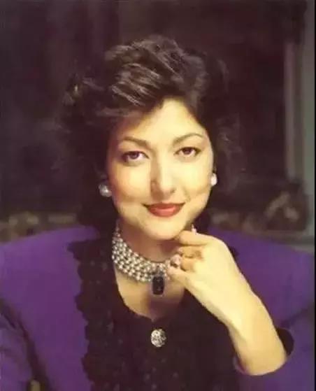 全球最帅王子18岁净身出户，上海打工赚钱：生来是王子，太惨了