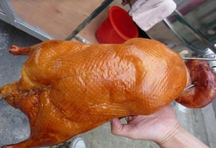 北京卖的一百块钱三只的烤鸭,在北京烤鸭店卖一只烤鸭多少钱