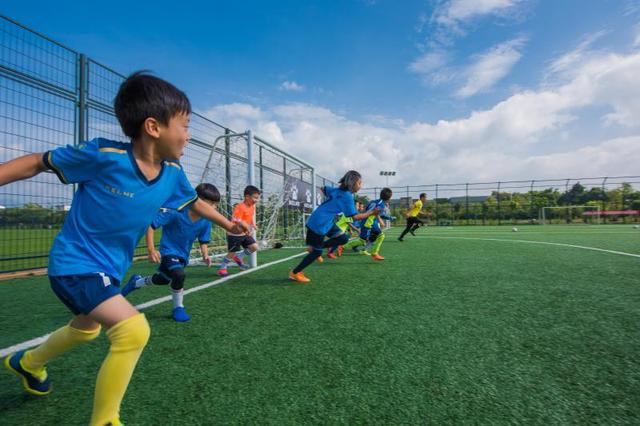 儿童足球体验课应该怎么上,7-12岁少儿体能足球课程