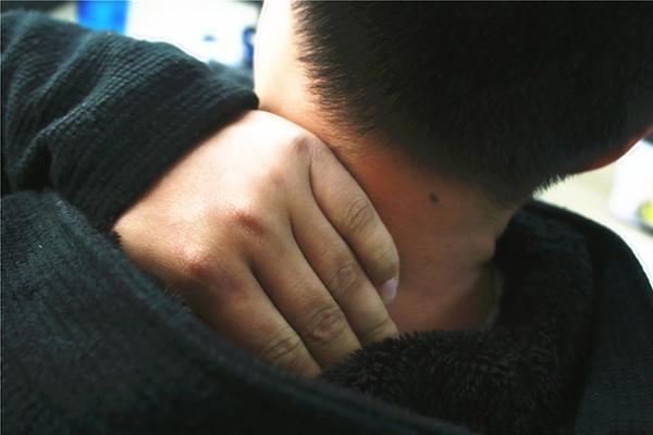 脖子上长小肉粒就一个,脖子上长小肉粒有没有危险