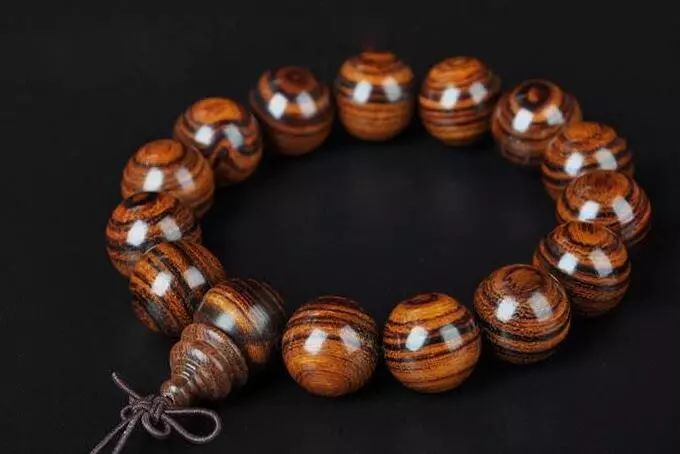 木质手串沉水的好还是不沉水的好,木质手串密度最硬的木材有哪些