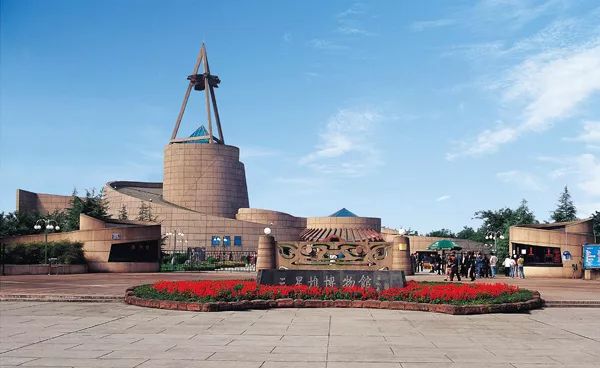 成都2天来回的温泉推荐，彩林雪景青山绿水，美成仙境