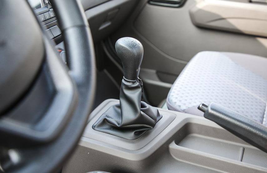 五菱荣光新卡跑车,五菱荣光新卡小巧车身更灵活