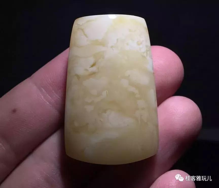 蜜蜡俄料跟乌料盘玩有什么区别,蜜蜡焦皮料是俄料还是乌料