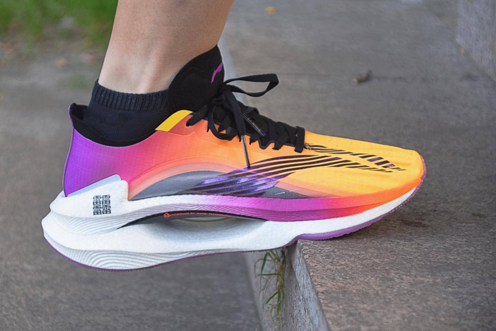 跑鞋测评态极,李宁飞电3.0challenger和李宁小绝影