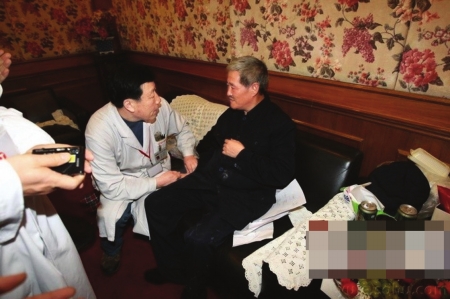 唱歌被骗钱,大鹏当年为啥能请这么多明星