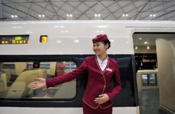 高铁上乘务员工资多少钱一个月,高铁乘务员每月工资
