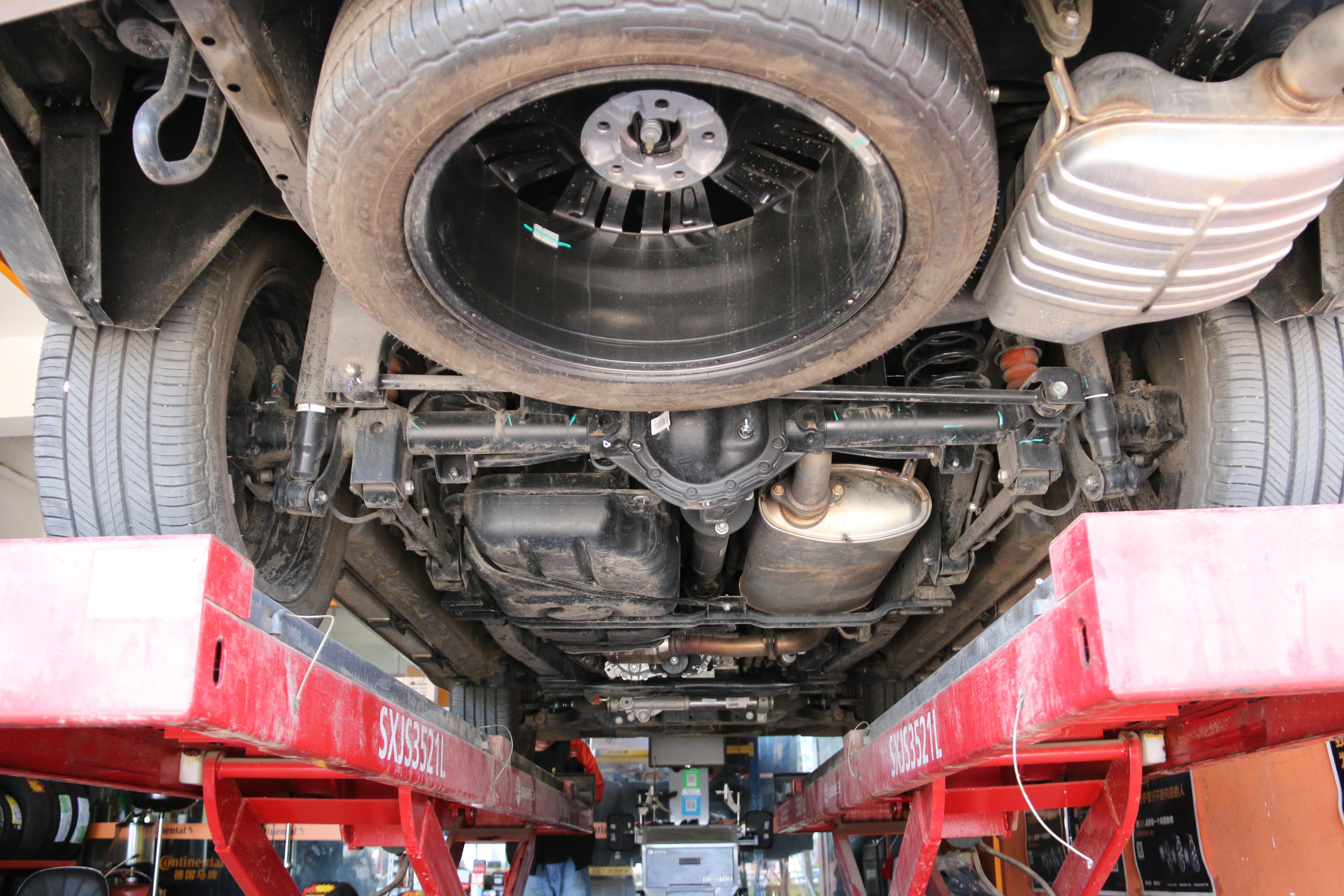 汽车做底盘装甲的好处及注意事项,汽车底盘装甲是什么有必要装吗