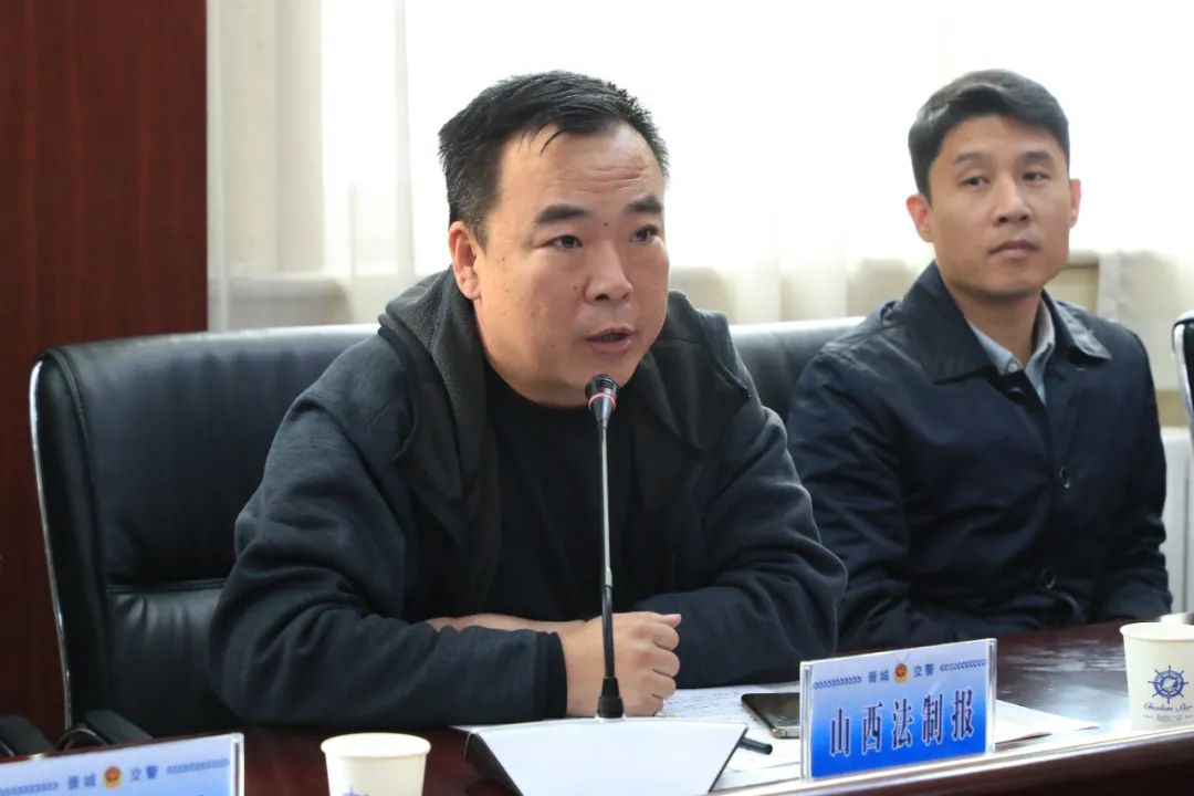 交警中队向人大汇报,晋城交警连心桥