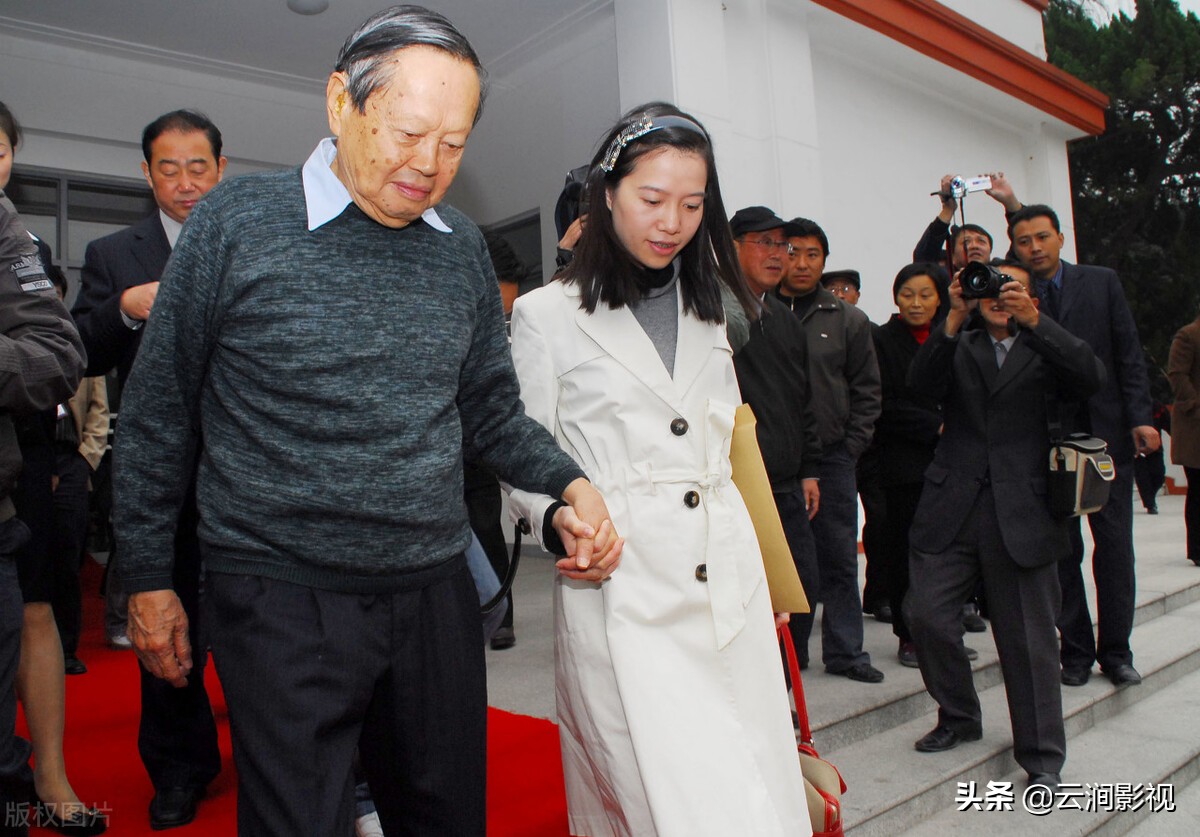 杨振宁翁帆哪一年结的婚,翁帆为什么要和杨振宁结婚