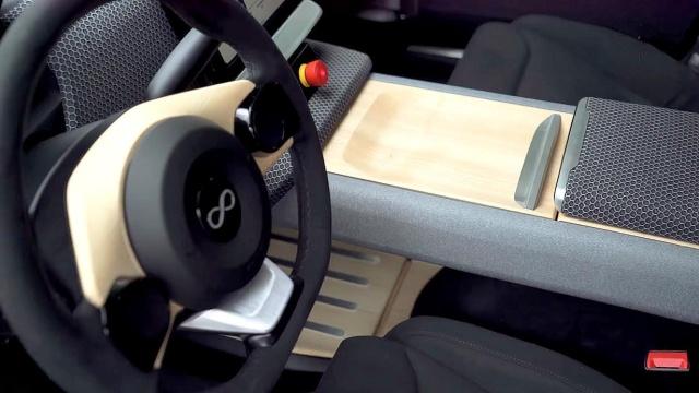 太阳能电动车亮相，晒晒太阳能跑800公里，续航远超“特斯拉”