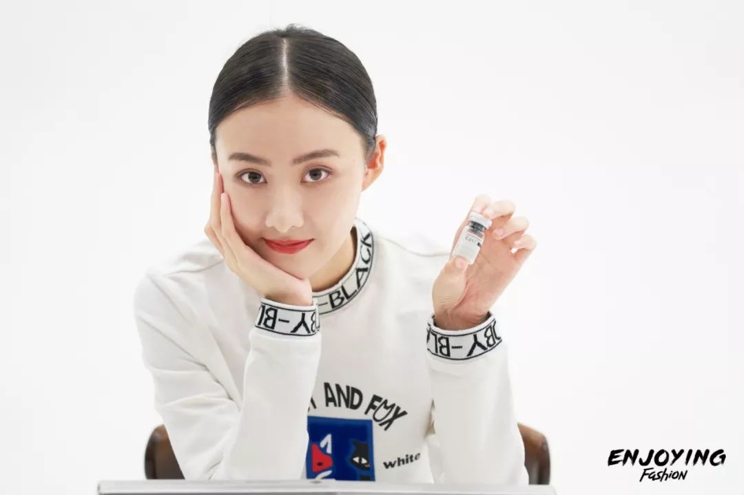 美容精们看过来！肌肤发光已经OUT了？现在流行美到带电