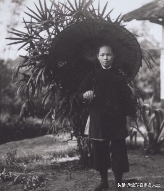 客家风格的衣服,外国人喜欢古代的服装