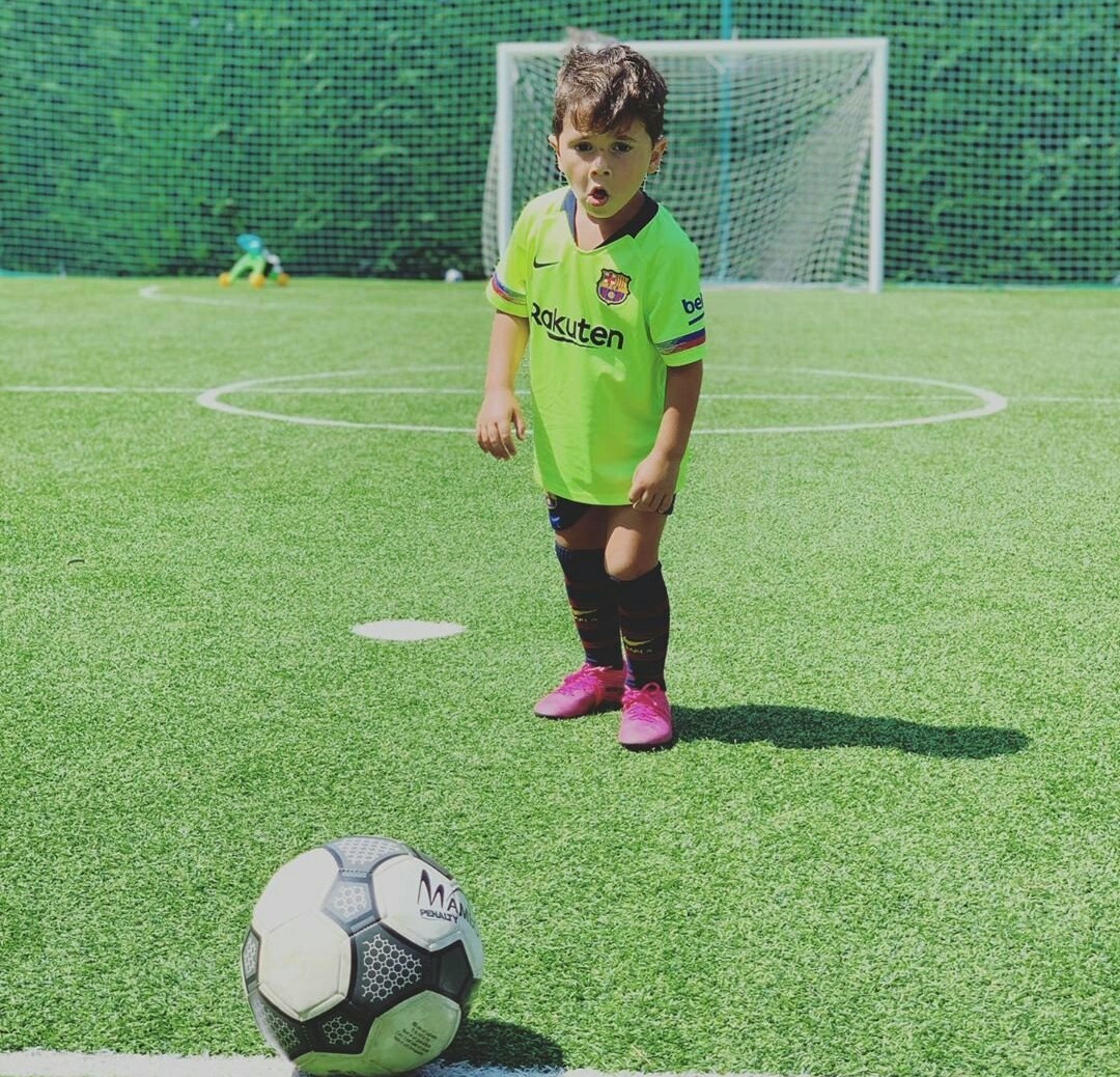 克罗地亚守门员梅西,蒂亚戈和马特奥保护西罗