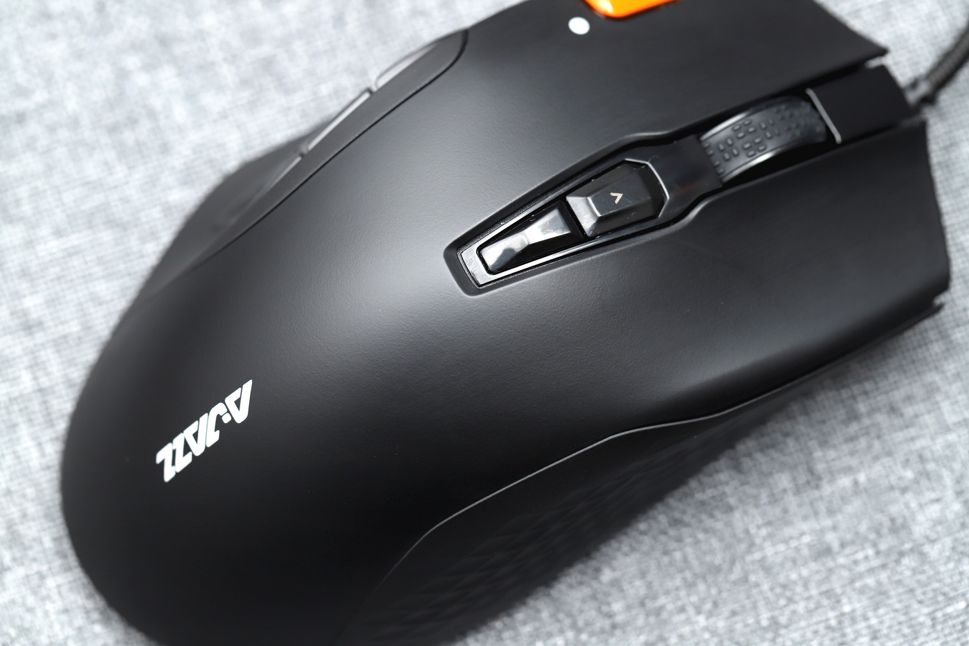 硬核工艺65g不打孔轻量化游戏鼠标,测评吃鸡单手键盘鼠标推荐