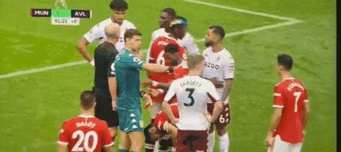 离谱!C罗被疯狂挑衅B费心态爆炸!英超局势大变豪门全部翻车