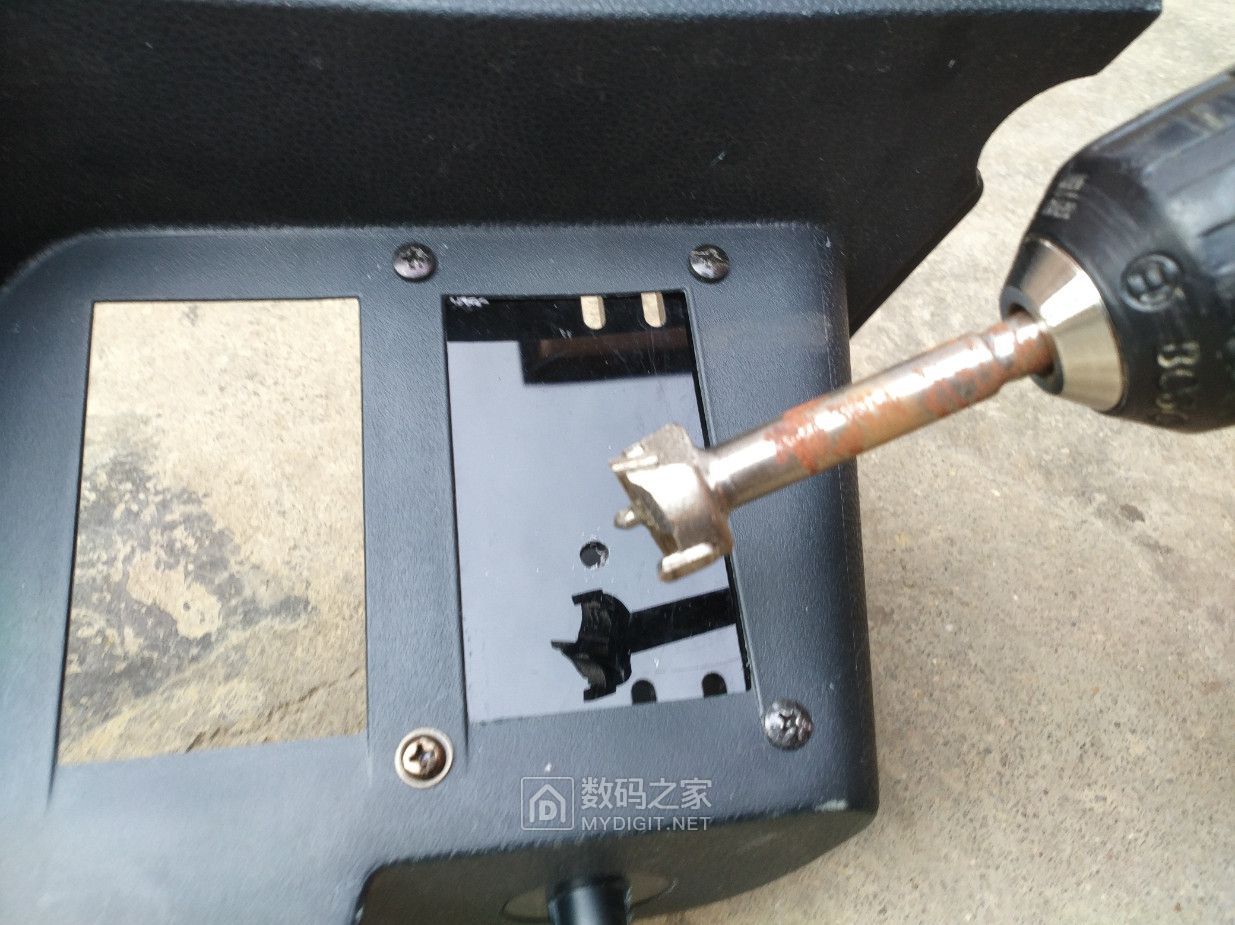 福特嘉年华点烟器拆装,福特嘉年华拆点烟器