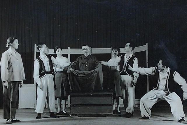 外宾偷拿九龙杯,周恩来巧施妙计,用魔术将国宝“变”了回来