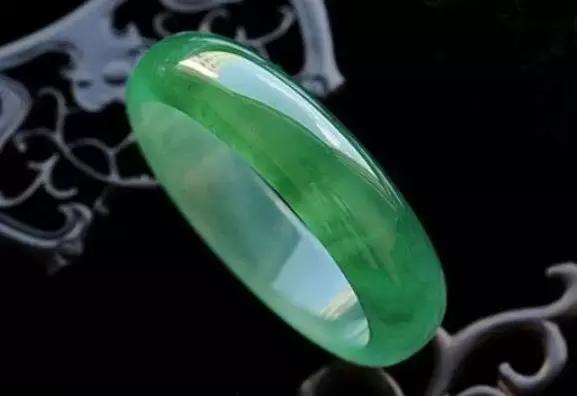 b货翡翠卖高价,为什么b货翡翠卖得很好