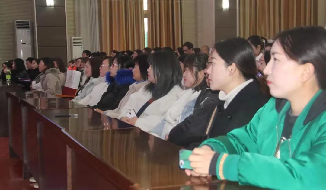 不忘初心砥砺前行教育实践活动,不忘初心小学文艺表演