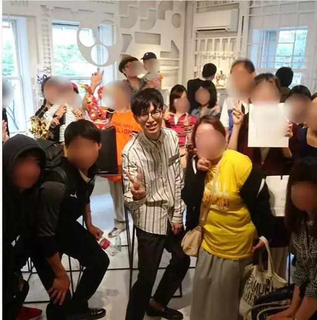 日本小哥自称“空箱职人”，靠着废纸盒办展览