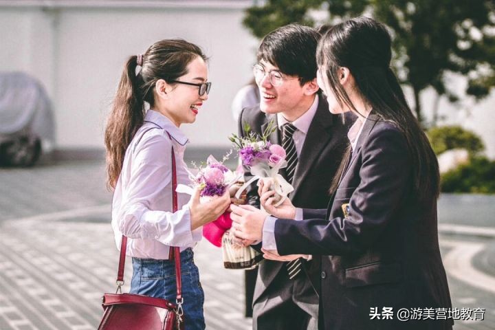 涓婃捣璇虹編鍥介檯瀛︽牎鏍￠暱鏈卞媷,涓婃捣鍚嶆牎閲囪