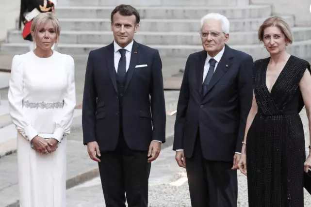 布里吉特穿大衣,布里吉特穿黑白配