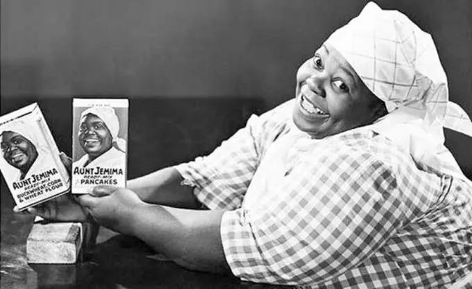 黑人反歧视抗议者终究盯上“黑人牙膏”。黑人牙膏：我太难了