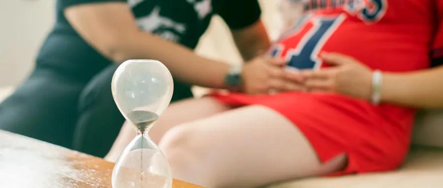 为了生孩子，医生缝住她的子宫……